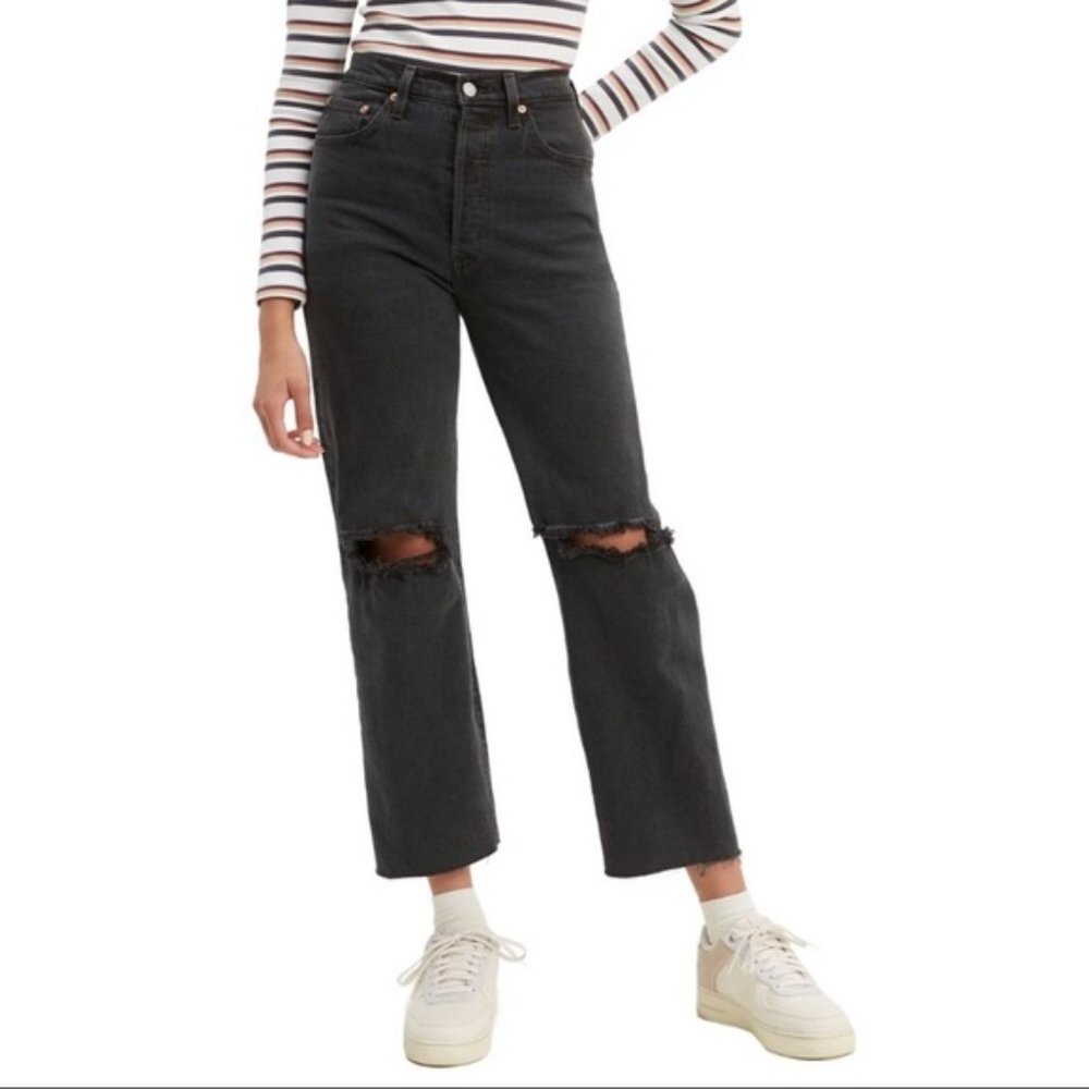 Levi’s Ribcage Straight Ankle Jeans Ripped Knee